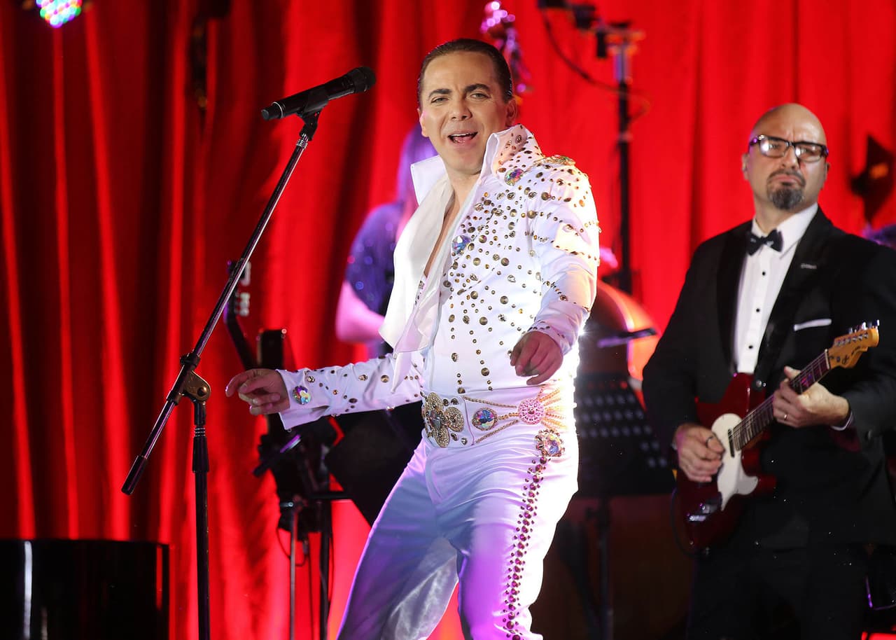 Cristian Castro realiza homenaje a Sandro junto a su madre en Argentina