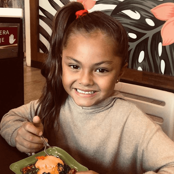 A su corta edad, Rafaela se ha convertido en toda una estrella de Instagram, cuenta gestionada por su mamá y en la que tiene más de 71 mil seguidores, quienes se dan cuenta del talento que heredó de la familia Castro.