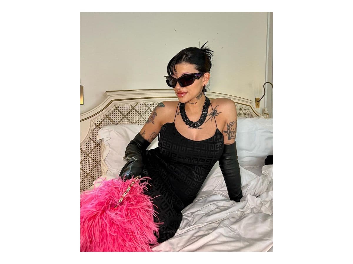 Cazzu lució un espléndido vestido de la firma Givenchy.