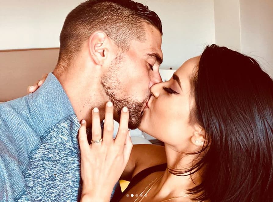 Becky G comparte las fotos más románticas con su pareja