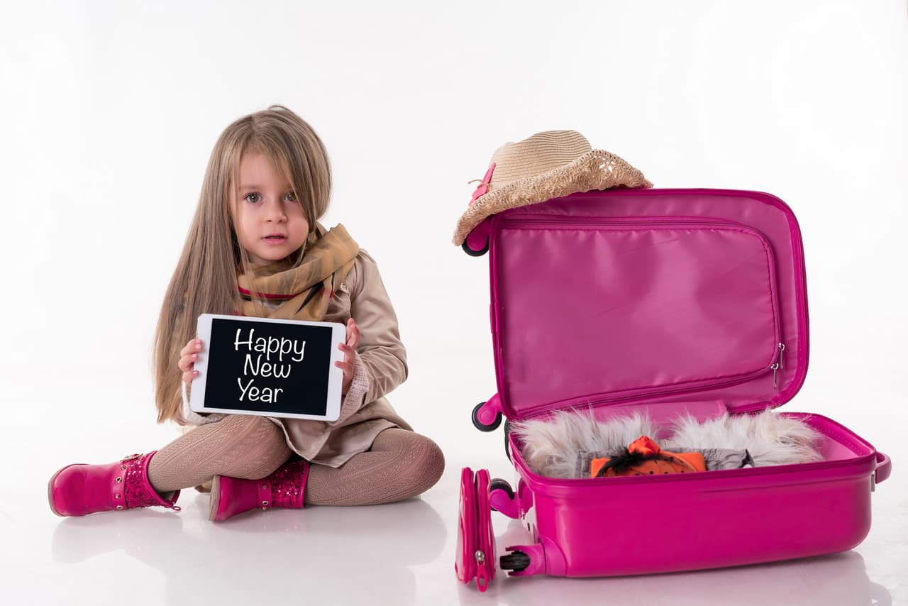 Para viajar durante todo el año que está por comenzar, prepara tus maletas y sal de tu casa justo después de que el reloj marque las 12.