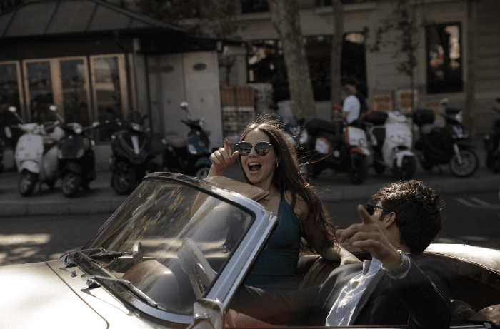 Una de las escenas que grabaron los actores fue un recorrido en auto por las calles de Madrid.