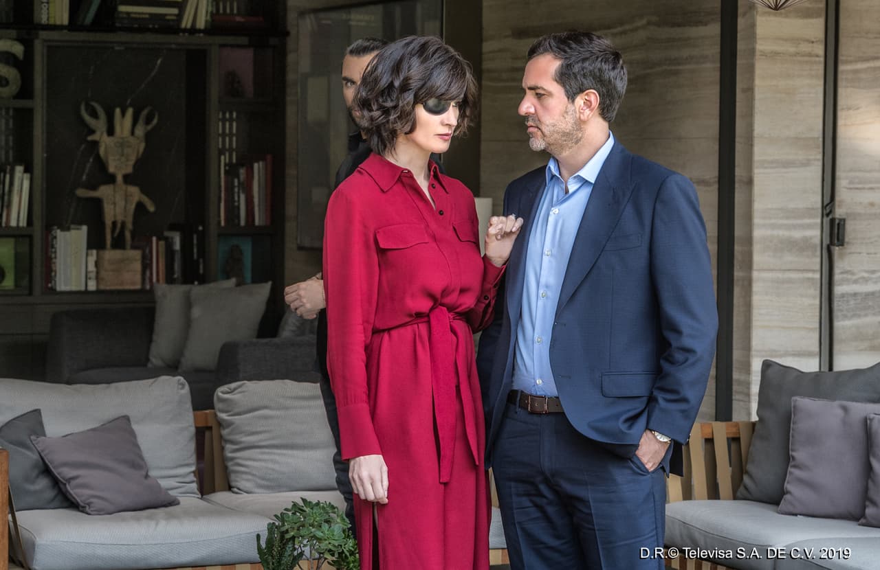 ‘Francisco Larios’, el hermano de ‘Carlos Larios’, es el amante de ‘Catalina’, un nuevo personaje que es interpretado por Flavio Medina. Este hombre lucha por asumir el control de la empresa de su difunto hermano y está casado con ‘Ámbar’.