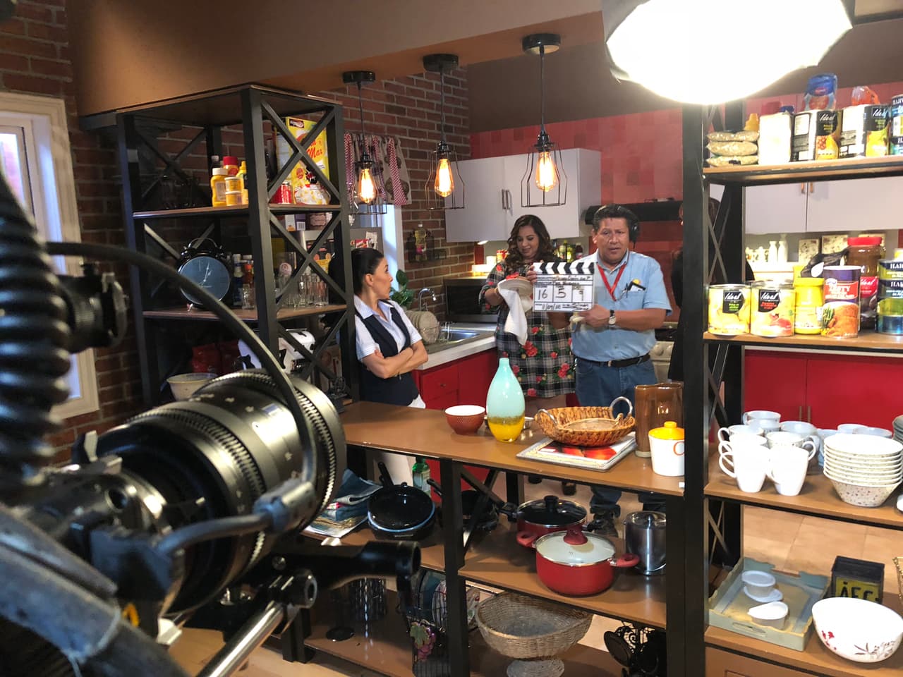 Grabando con las tuercas en la cocina...