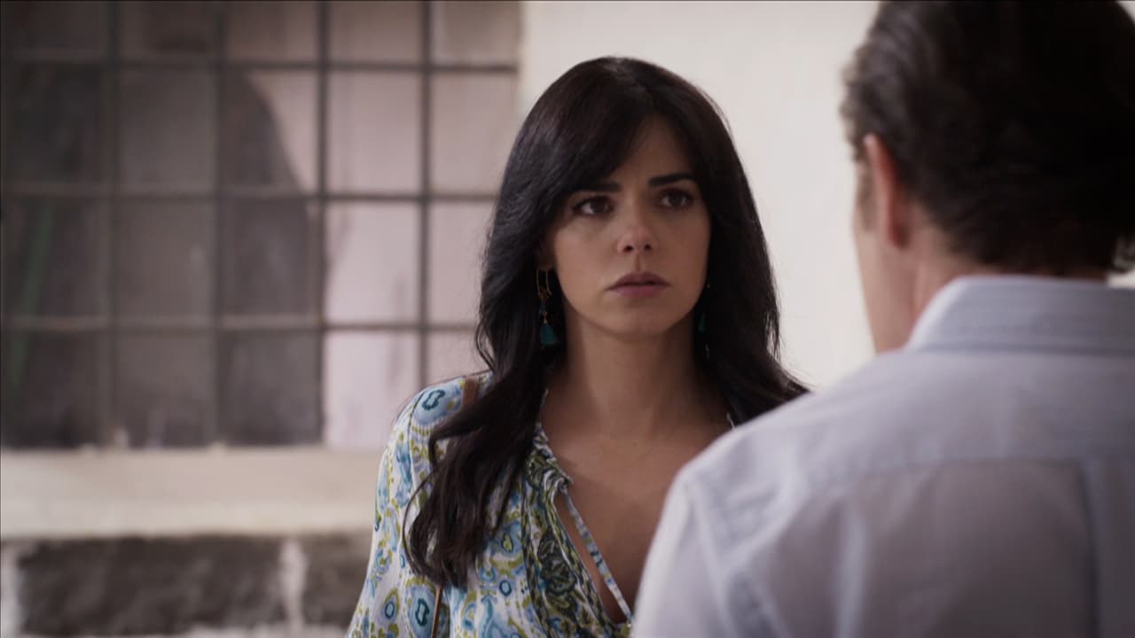 'Lucía' llega al lugar donde 'Alfredo' la citó, sin imaginar que se encontraría con 'Heriberto' en una lucha por su integridad. Desubre qué pasará en "Mujer de Nadie" a las 9:30 p.m. con Las Estrellas.