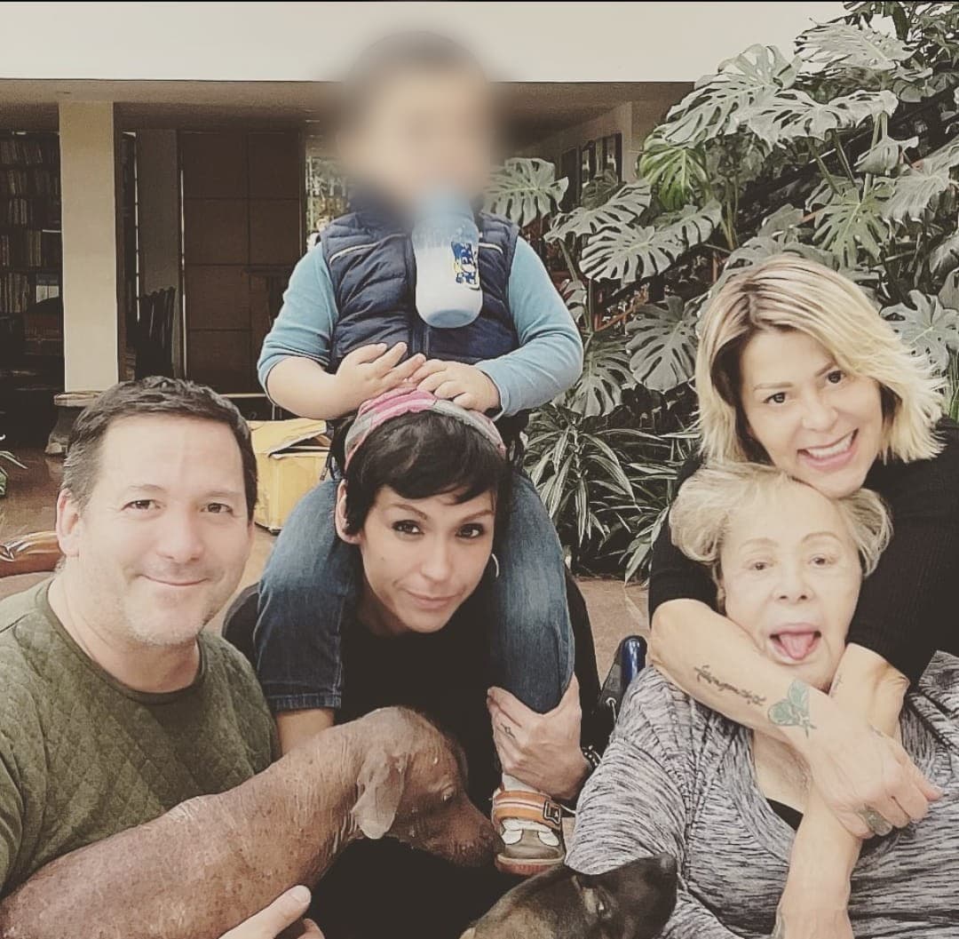 Ex de Luis Enrique Guzmán lo acusa de robarle a Silvia Pinal y da la razón a Frida Sofía