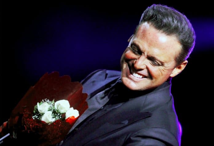 Captan a Luis Miguel con algunas copas de más