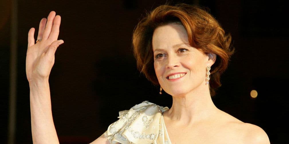10. Sigourney Weaver: La estrella de la saga de Alien mide 1.82 y aún así usa tacones de más de 10 cm.