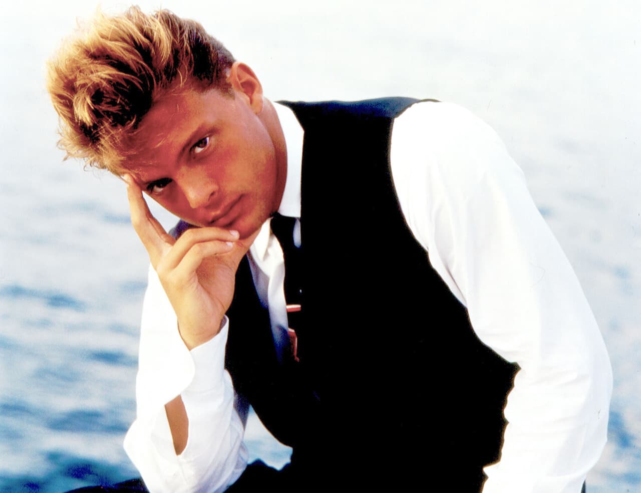 Muere modelo que apareció con Luis Miguel en video ‘Cuando calienta el sol’