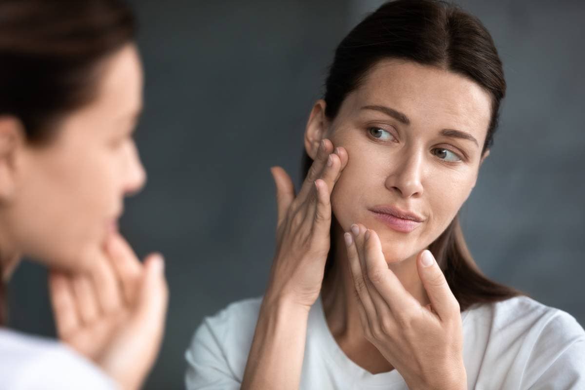 ¿Cómo evitar y quitar las manchas en la piel?