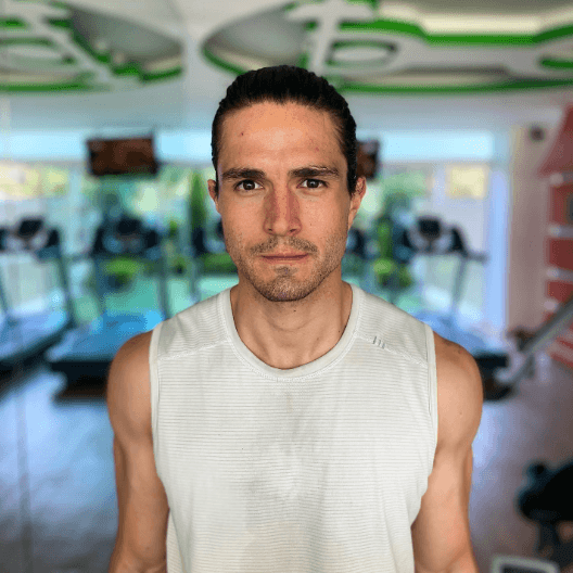 Chris Pazcal vuelve a las telenovelas ahora como el misterioso 'Gabino'.