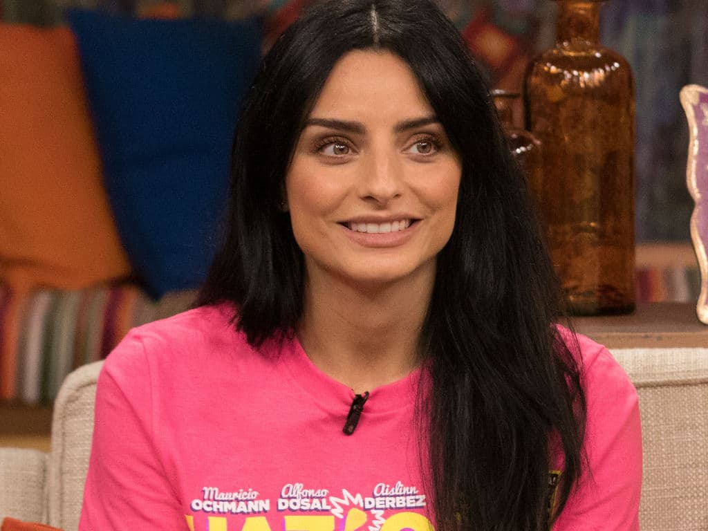 Aislinn Derbez demuestra con foto familiar lo enamorada que está de su hija