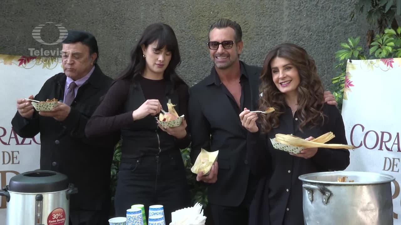 ¡Mayrín Villanueva cocina los tamales para el elenco de Corazón de Oro!