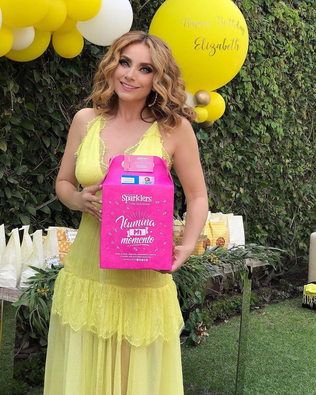 Por su parte, Jorge Salinas compartió un video del festejo, además de dedicarle un tierno mensaje: “Con la mujer más especial en mi vida, celebrándote un año más de vida. Que Dios te bendiga @cuquitaoficial_ ¡te amo!”.