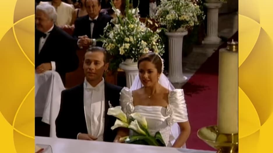 Una de las telenovelas que nunca olvidaremos es ‘Lazos de Amor’, donde Lucero interpretó a tres personajes, dos de ellos llegaron al altar. En el gran final, ‘María Fernanda’ y ‘Gerardo’ (Juan Manuel Bernal) se juraron amor eterno.