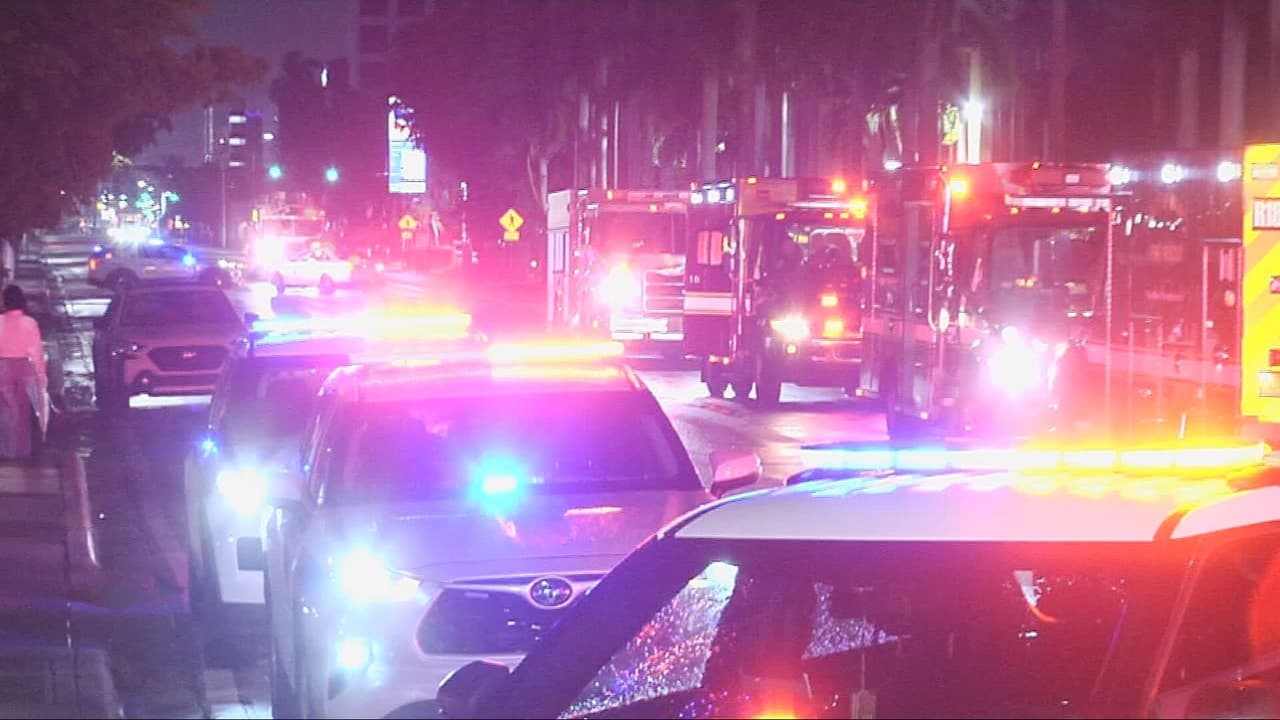 Bomberos atienden emergencia por incendio en complejo de apartamentos en Miami