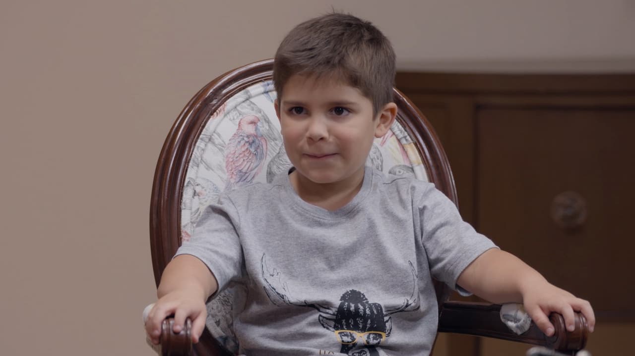 Además, el pequeño también nos enamoró con su tierno coqueteo a una de sus compañeras de la escuela.