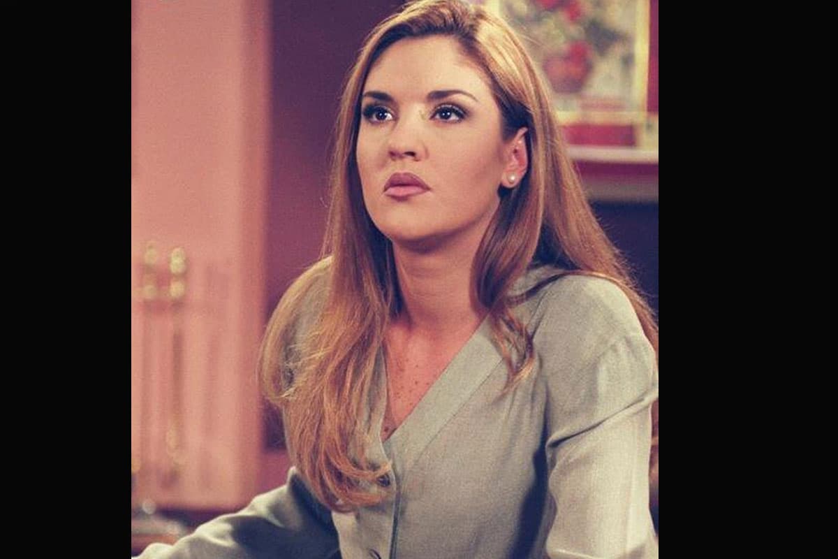 El cambio de look de "Estefanía". Otro de los personajes que fueron muy populares era el de “Estefanía”, interpretada por Chantal Andere y quien era hermana de “Carlos Daniel”. De carácter amargada y con un look bastante conservador, “Estefanía” hace caso a los consejos de “Paulina”, todo con tal de no perder el amor de su amado “Willy”, quien era el amante de “Paola”. El resultado dejó impactados a todos.