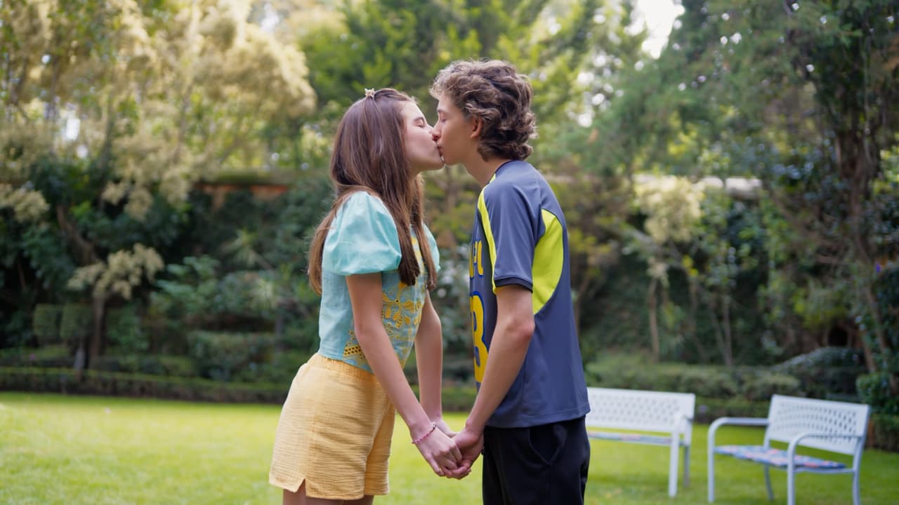 Scarlet e Iker se dan su primer beso