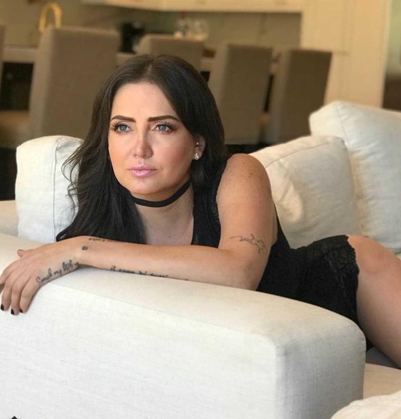 Celia Lora no para de mostrar sus atributos en redes sociales