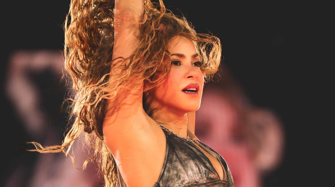 Shakira invita a Belinda al cierre de su gira en México y la sorprende con gran regalo