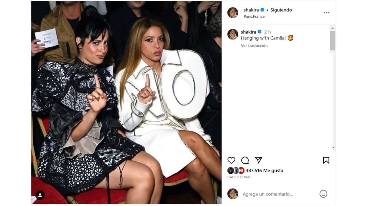 Shakira en la Paris Fashion Week con Camila Cabello.