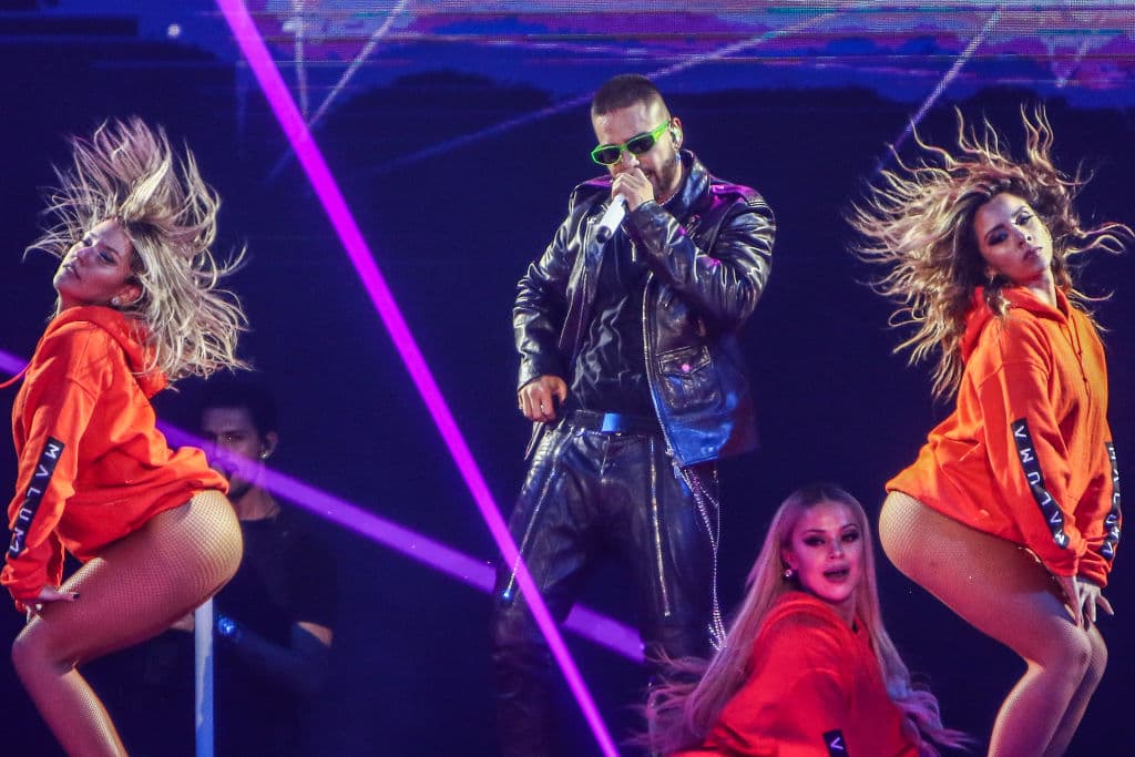 En 2019, Maluma se apuntaría otro éxito en plataformas digitales con el tema “HP”, que impulsa el lanzamiento de su siguiente producción musical, ’11:11’ y al año siguiente, ‘ADMV’. Pero fue el año pasado que acaparó titulares con su tema "Hawái", uno de los temas más populares de la cuarentena.