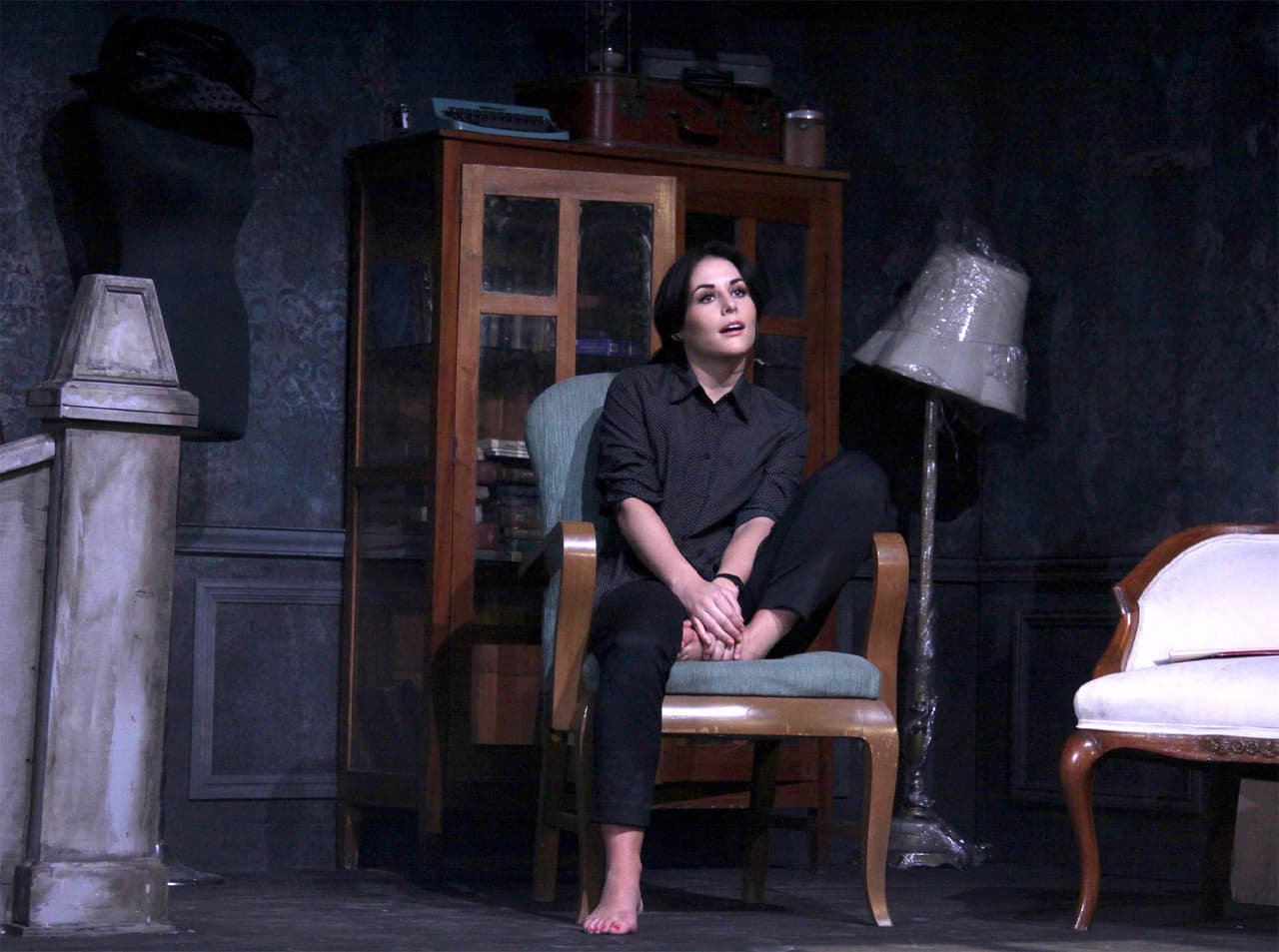 Además del cine y la televisión, Zuria ha mostrado su talento en el teatro con las obras ‘Sin cura’, ‘Cama para dos’, ‘Los bonobos’ y ‘Feroces’, esta última estrenó en 2016 y es “una tragicomedia de hora y media que sorprende muchísimo, una de las cosas que más atrae al público es el factor sorpresa, no saben con qué se van a ir a encontrar, es una obra que te conmueve, que te hace reír, que te confronta y que toca un tema universal, que es el amor a la madre y la relación entre hermanas”, expresó en entrevista al portal Debate en junio de ese año.