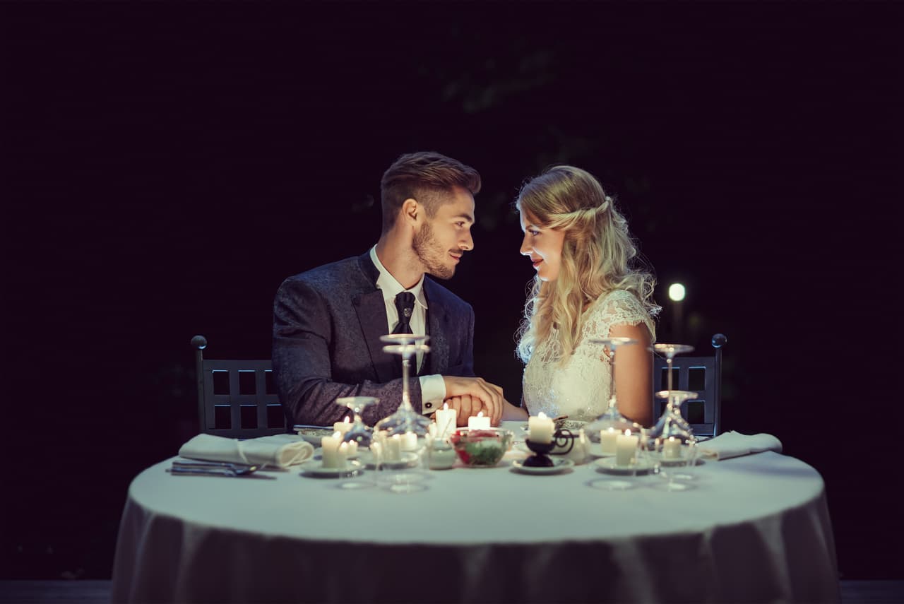 ARIES. En este cuarto mes empiezas a pensar más en la estabilidad emocional y en tener una pareja firme. Los que tienen pareja hablarán de formalidad y los que están solteros les va venir un amor del signo de fuego que va ser muy compatible con tu signo.