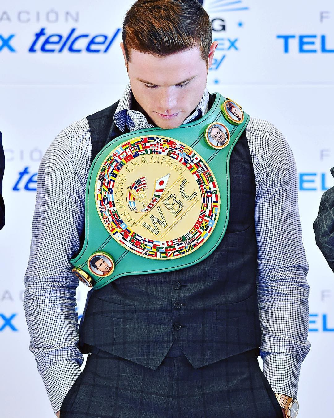 Ha sido campeón del WBC y de The Ring del peso mediano.