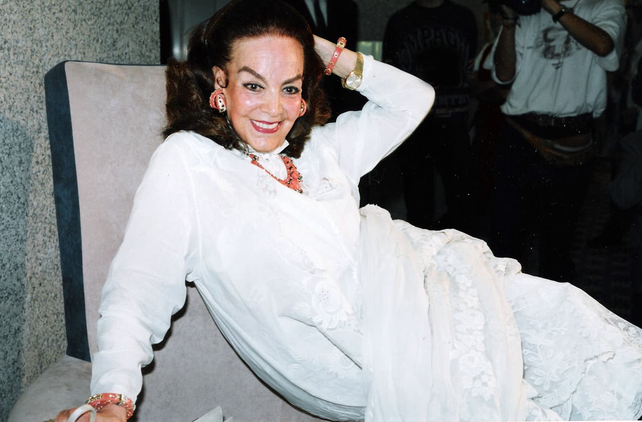 María Félix - 'La Doña', como muchos la conocen, marcó la historia del cine mexicano y desde el primer momento impactó por sus cejas pobaldas y arqueadas, mismas que se constituyeron como parte esencial de su aspecto y esencia. Curiosamente, la actriz falleció en 2002 en el mismo día en que nació, un 8 de abril.