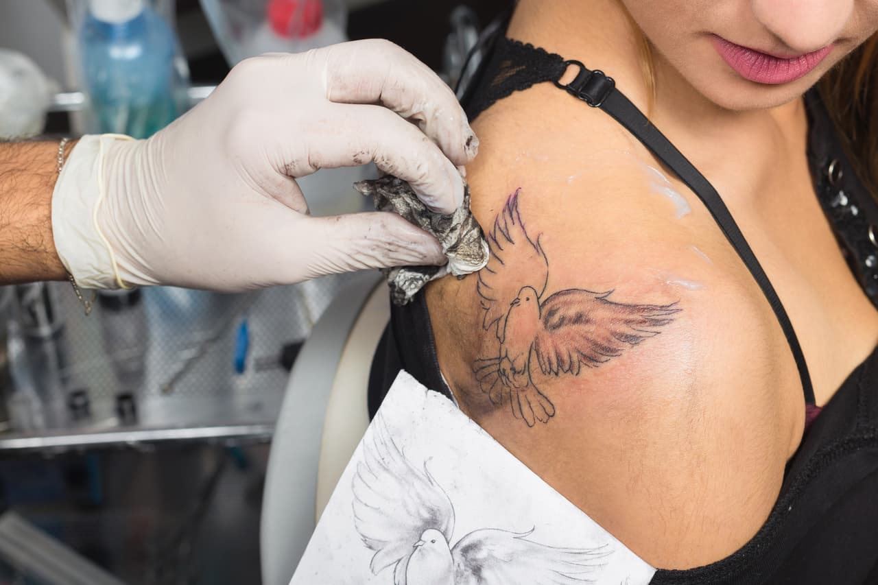 ¿En qué partes del cuerpo duele más ponerse un tatuaje?