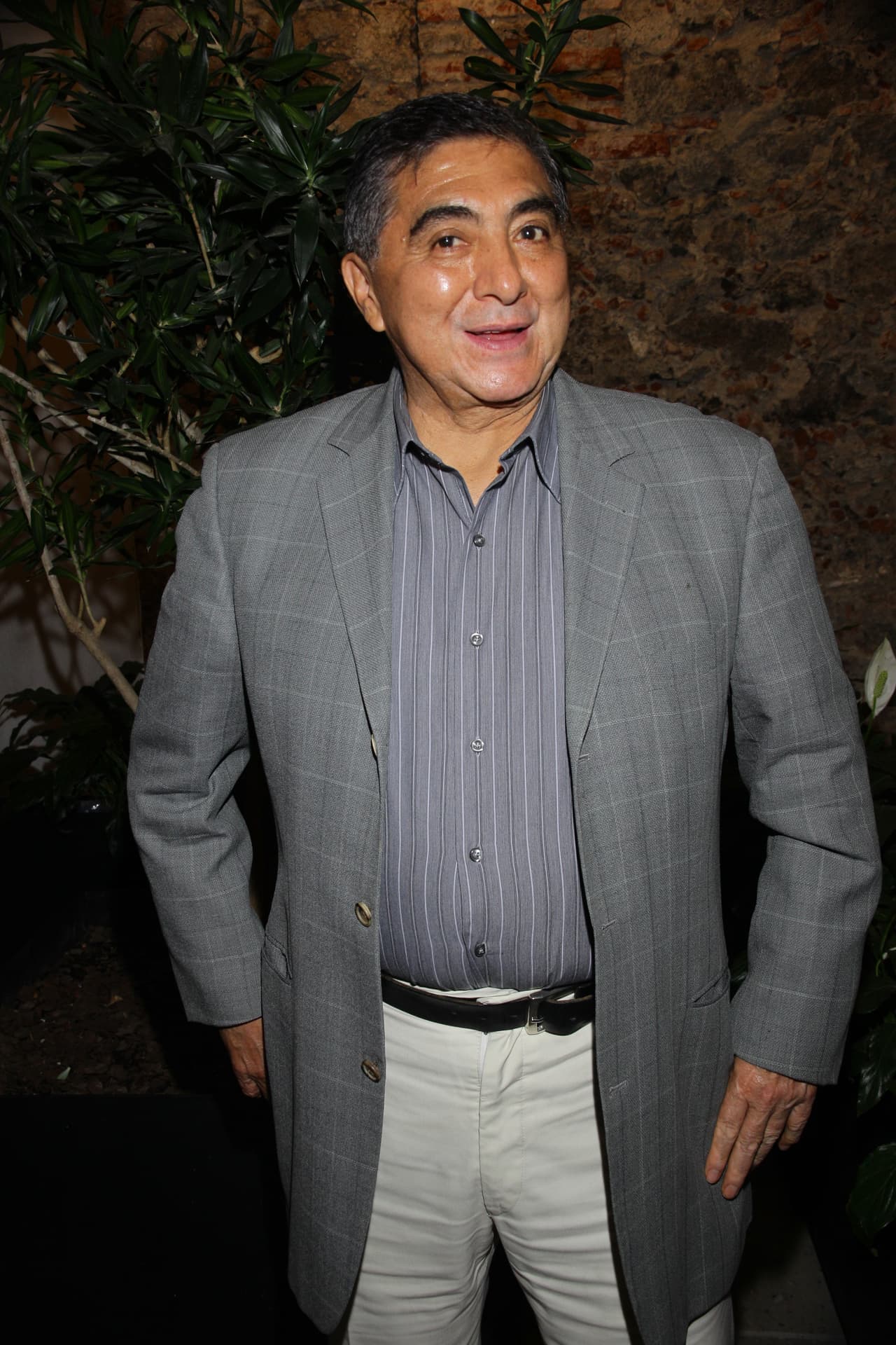 Carlos Bonavides tiene tres hijos; uno es actor y a los otros busca reconocerlos