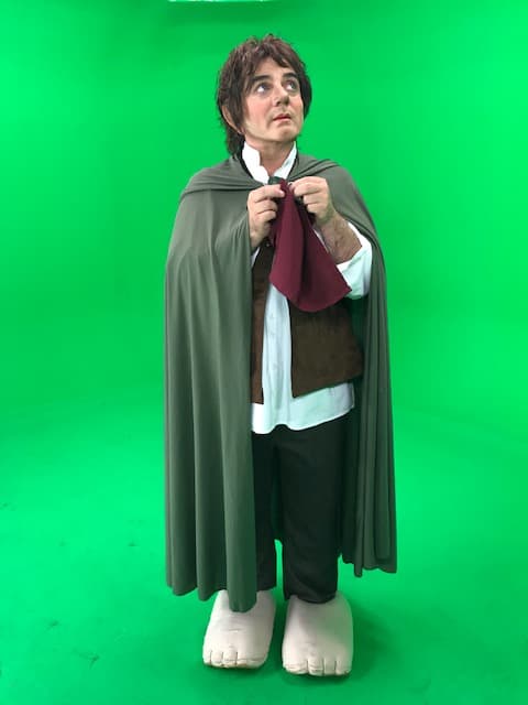 Frodo es caracterizado por Pierre Ángelo.