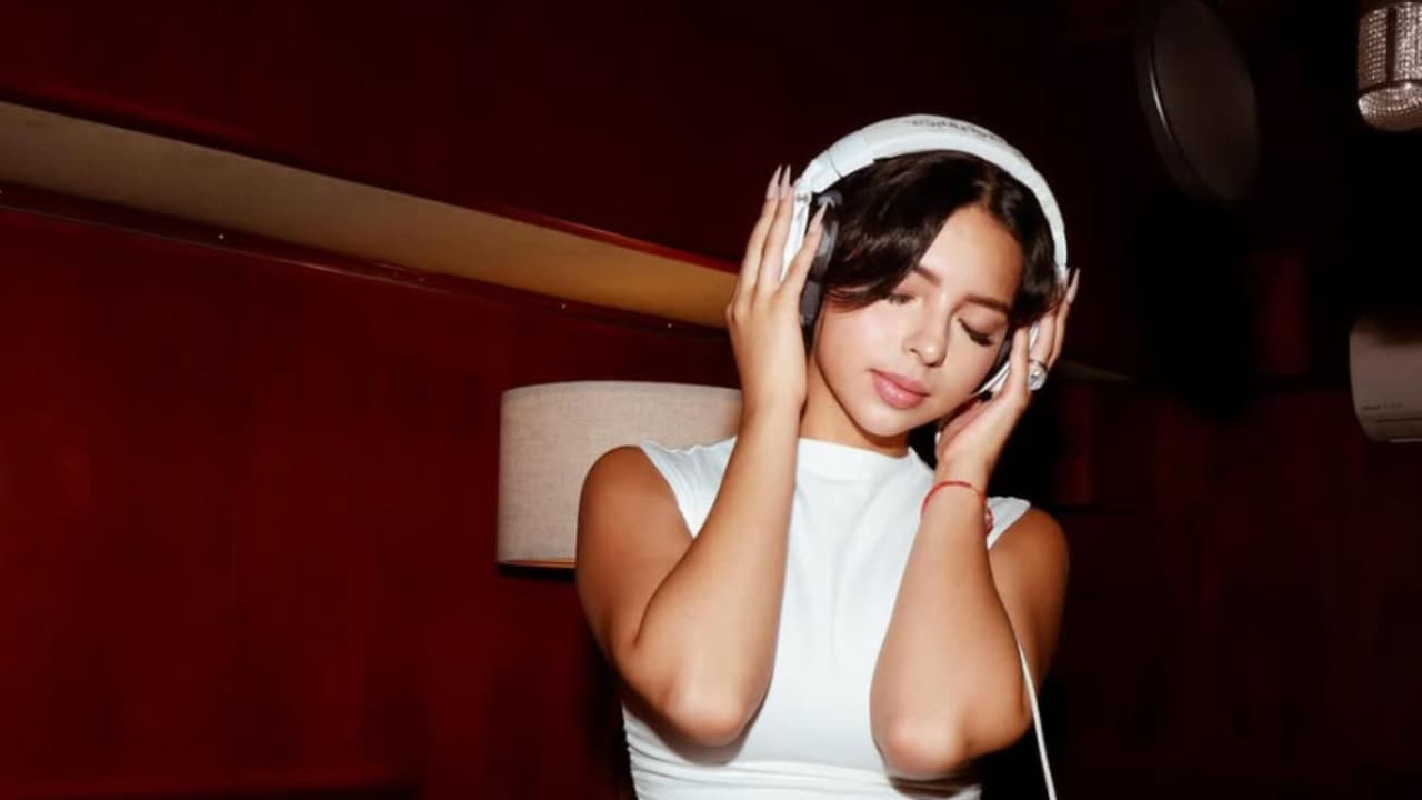 Ángela Aguilar sorprende con su impresionante y radical cambio de look 
