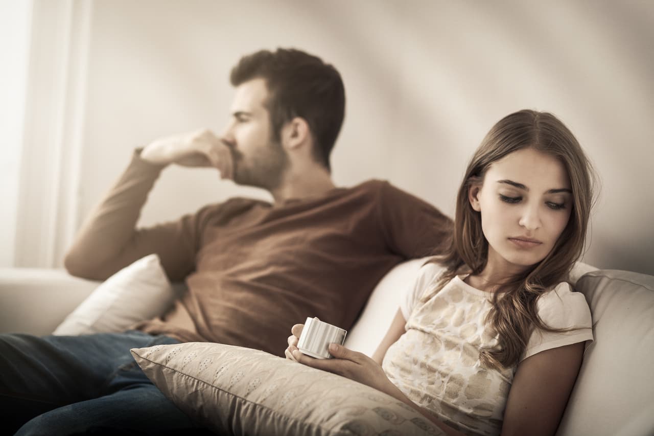 Signos de que tu pareja está perdiendo interés, según expertos