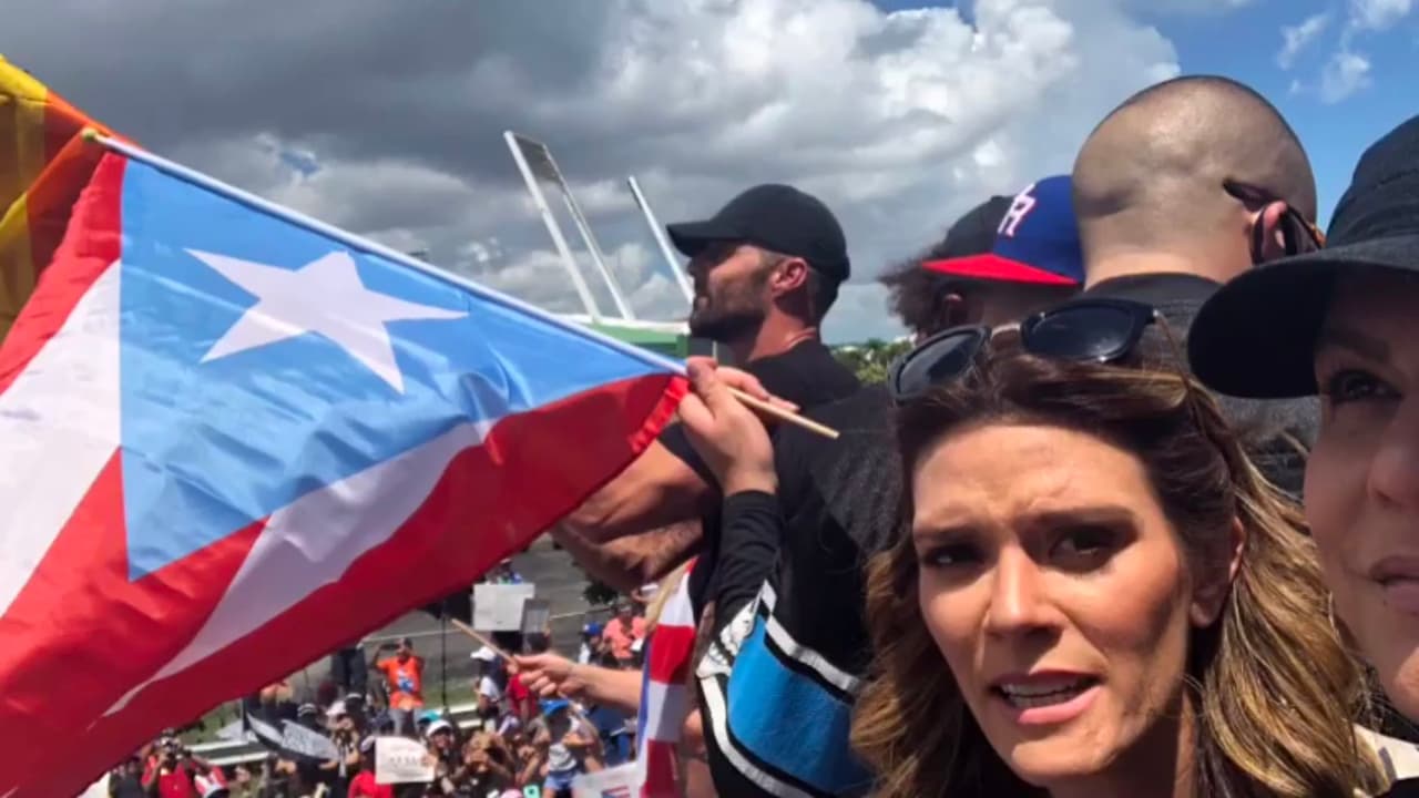 Kany García, fue otra de las cantantes que se sumó a pedir la renuncia del gobernador.
