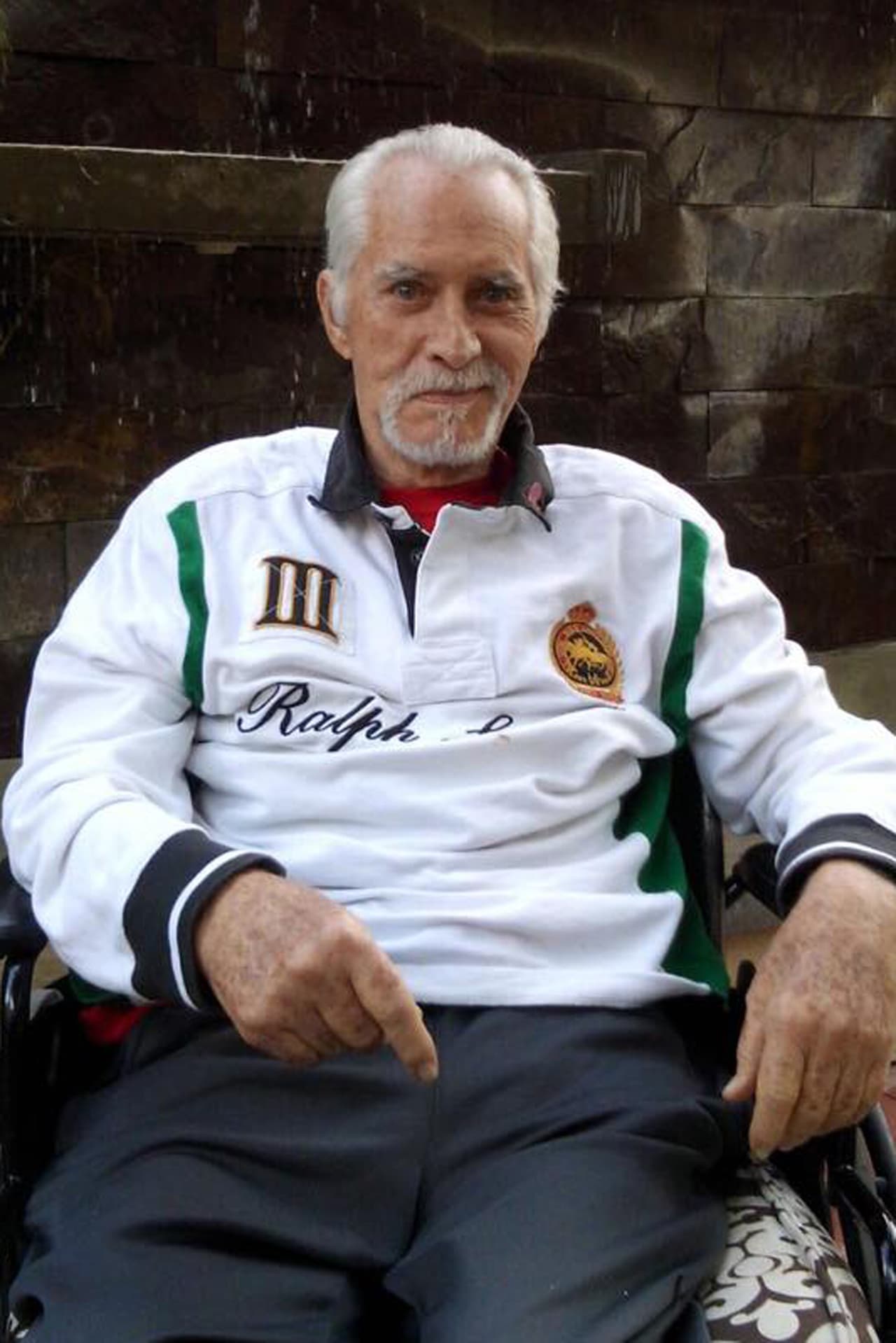 En 2012 fue diagnosticado con Alzheimer; dos años después fue víctima de una trombosis que le provocó daño cerebral.