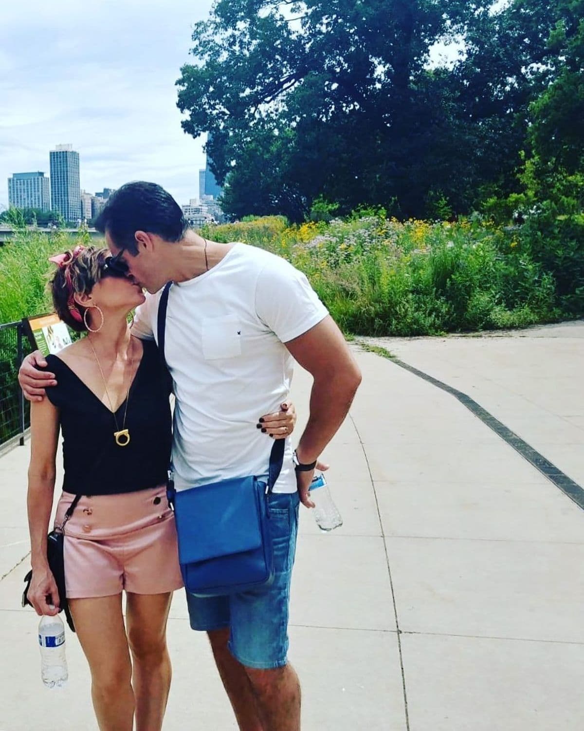 Sin embargo, los famosos tienen una peculiar manera de renovar su relación cada que tienen oportunidad, tal como lo confesó la conductora a Shanik Berman en el pasado.