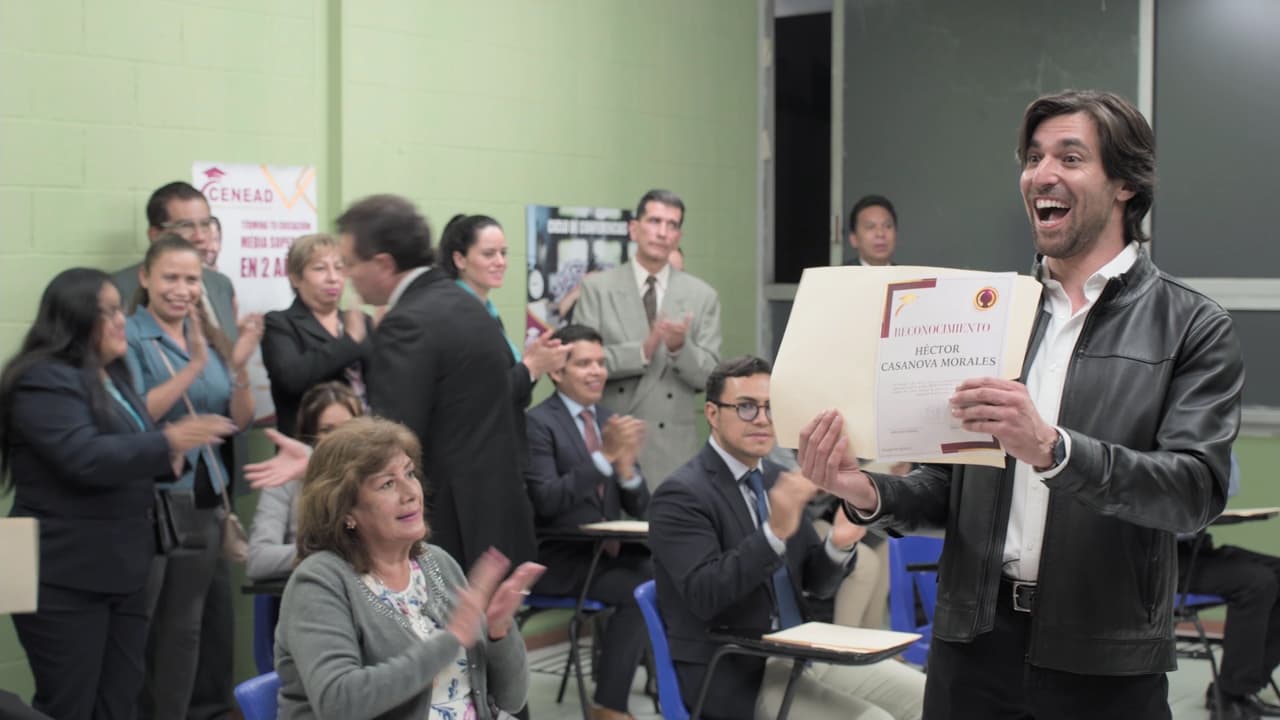 'Héctor' se gradúa de la escuela y decide emprender una carrera de Ingeniería Mecánica.