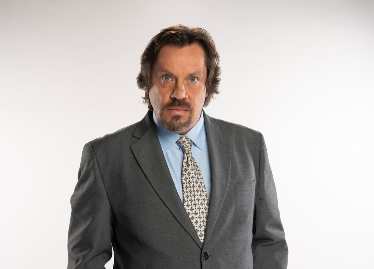 Inspector Montilla (Roberto Duarte). Inteligente, cauteloso, meticuloso, investigará entre cada uno de los miembros de la familia Carvajal.