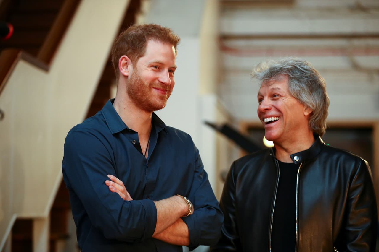 Así se ve el dueto del Príncipe Harry y Bon Jovi