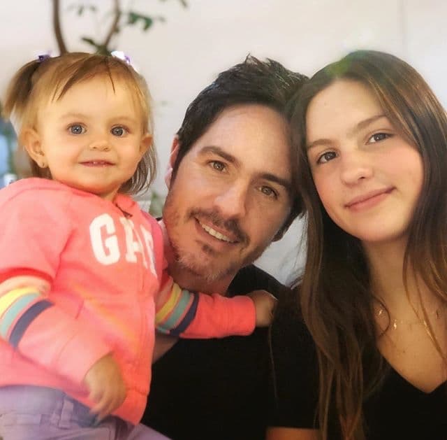 De igual manera, la llegada de Kailani, la hija que Ochmann tuvo con Derbez en 2018, no impidió que su primera hija siguiera formando parte de su vida, pues ambas conviven frecuentemente.