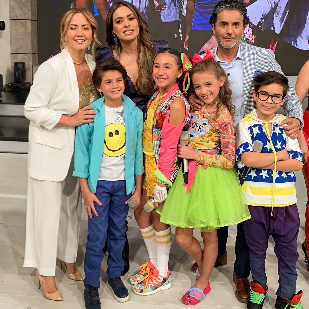 K’IINS es un grupo infantil que conforman: Álex Carabias, Mía Espinosa García y Nano Prieto.