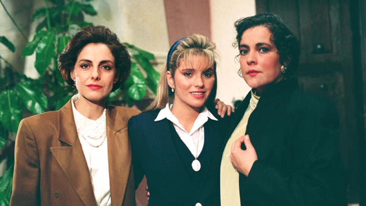 Cadenas de amargura (1991).
<br>Tras las intrigas de Evangelina (Diana Bracho) su hermana Natalia (Dalia Casanova) no pudo ser feliz. Evangelina, que amaba a Julio (Fernando Luján), se encargó de separarlos, aprovechando que él estaba de viaje, haciéndole creer al joven que su enamorada se había casado con otro hombre, mientras que a Natalia él había muerto. Cuando Julio volvió de su viaje, recibió la noticia de que Natalia se había casado y marchado a la capital, por lo que decidió retirarse a un seminario, lejos del dolor que le traía Guanajuato. Natalia, que estaba embarazada, le entregó a su hija a su hermano por consejo de su hermana. Esa niña era Cecilia.
