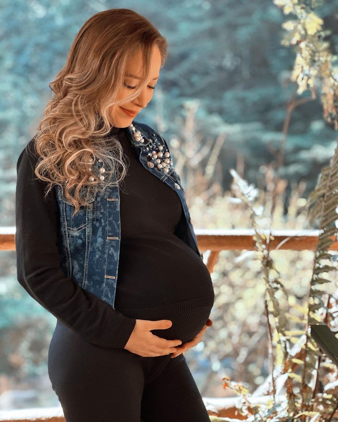 Naidelyn Navarrete comparte tiernas fotos del nacimiento de su hijo