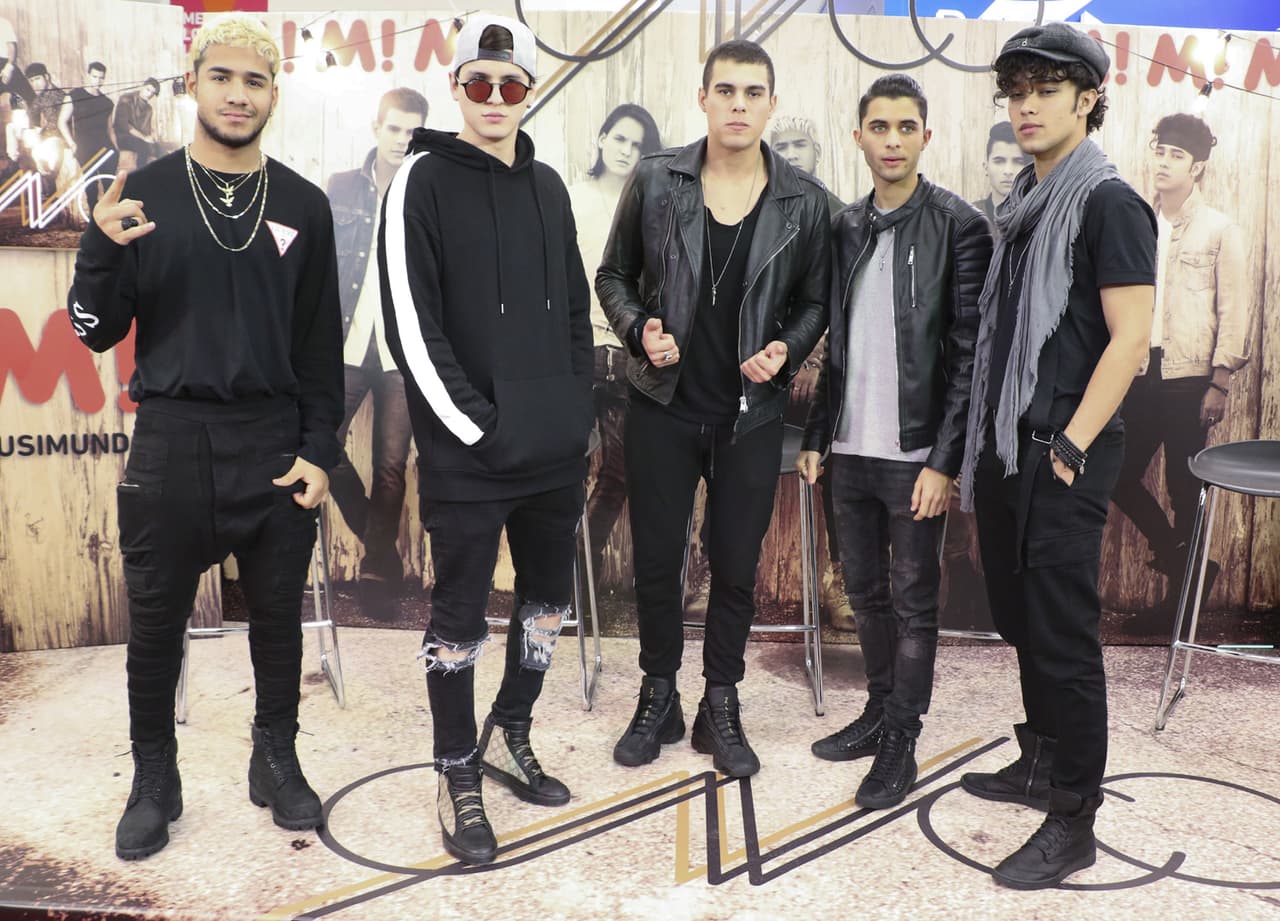 Joel Pimentel, Richard Camacho, Erick Brian Colón, Christopher Vélez y Zabdiel de Jesús pasaron tiempo con sus fanáticas (FOTO: The Grosby Group)