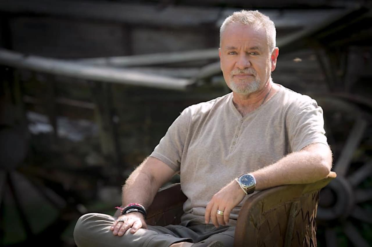 José Alberto ‘El Güero’ Castro da una probadita de lo que será su nueva producción ‘Hermanos Coraje’