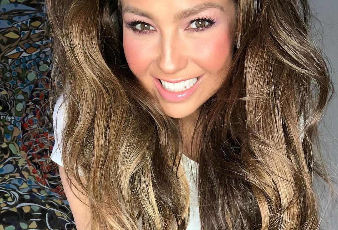 Thalía sorprende con sexy movimiento de caderas a ritmo de cumbia