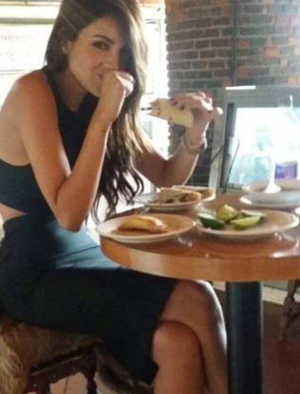 Eiza González. En el pasado, la actriz compartió en su cuenta de Twitter una fotografía en la que aparece degustando unos deliciosos tacos. ‘¡Y qué me cachan! Nada como desayunar unos taquitos. Amo la comida mexicana’, sentenció.